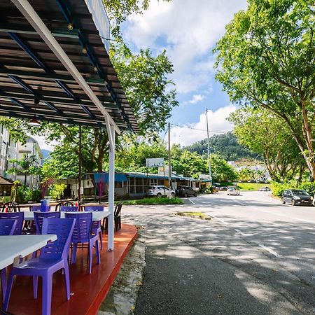 Ees Whale House - Homestay 3 Min Walk To Beach Batu Ferringhi Exterior foto