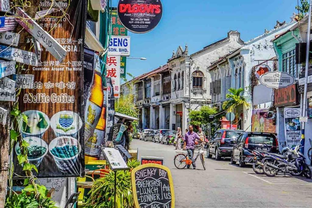 Ees Whale House - Homestay 3 Min Walk To Beach Batu Ferringhi Exterior foto